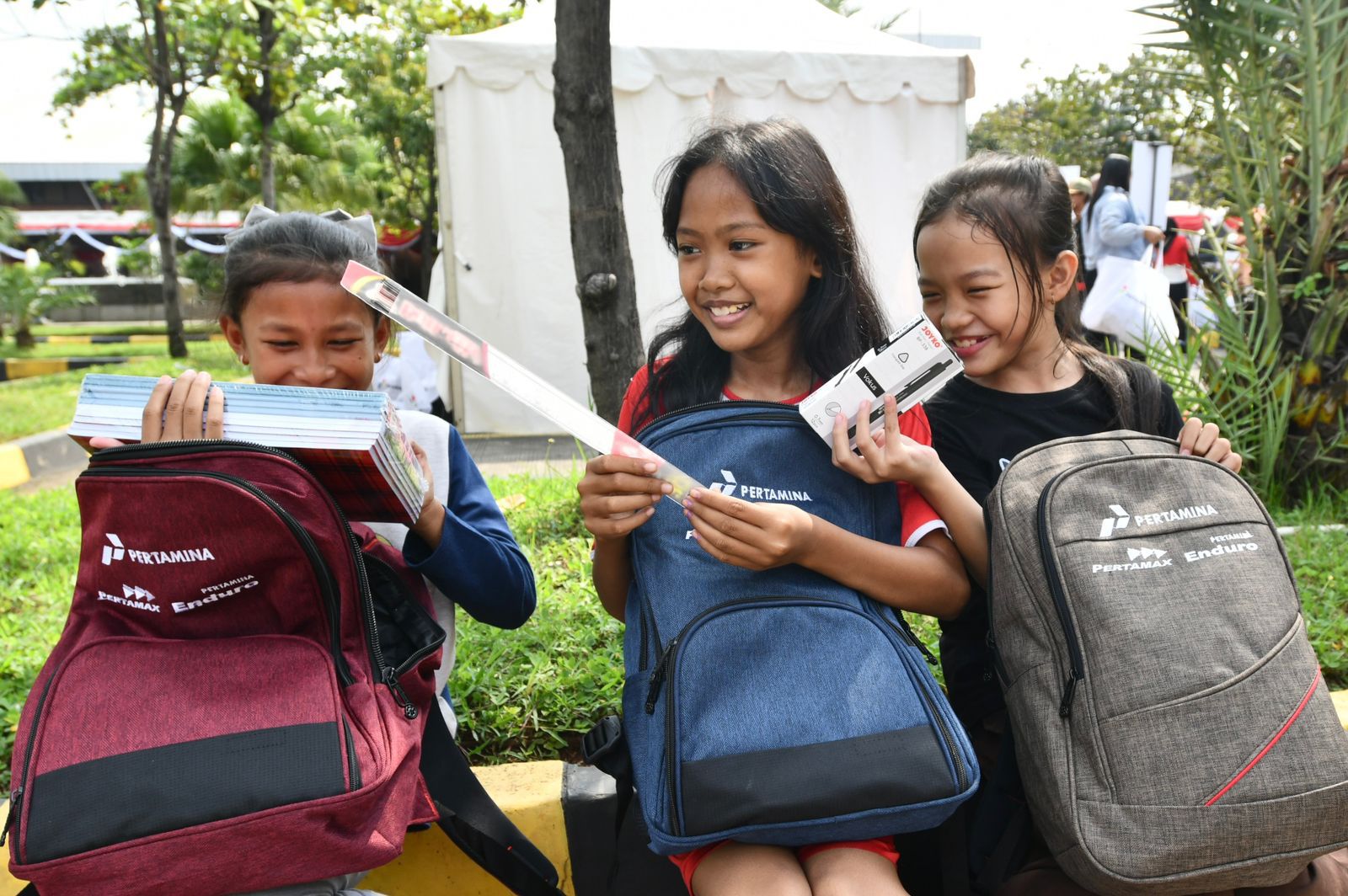 Pertamina Warnai Hari Pramuka 2025 Lewat SESAMA : Seribu Seragam Sekolah Bersama Pertamina