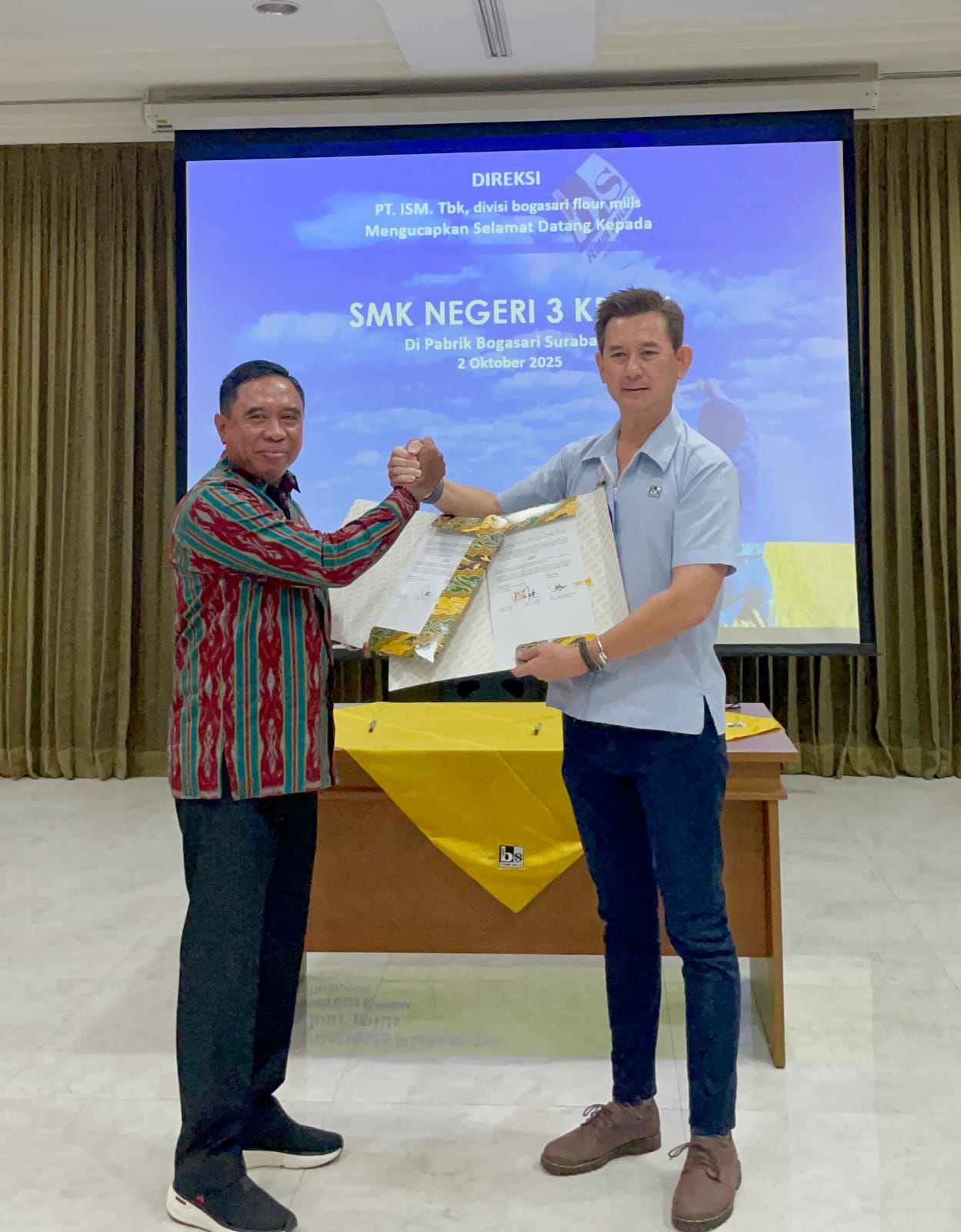 Tandatangan MoU Mengajar, Bogasari Dukung Mutu Pendidikan SMKN 3 Kediri