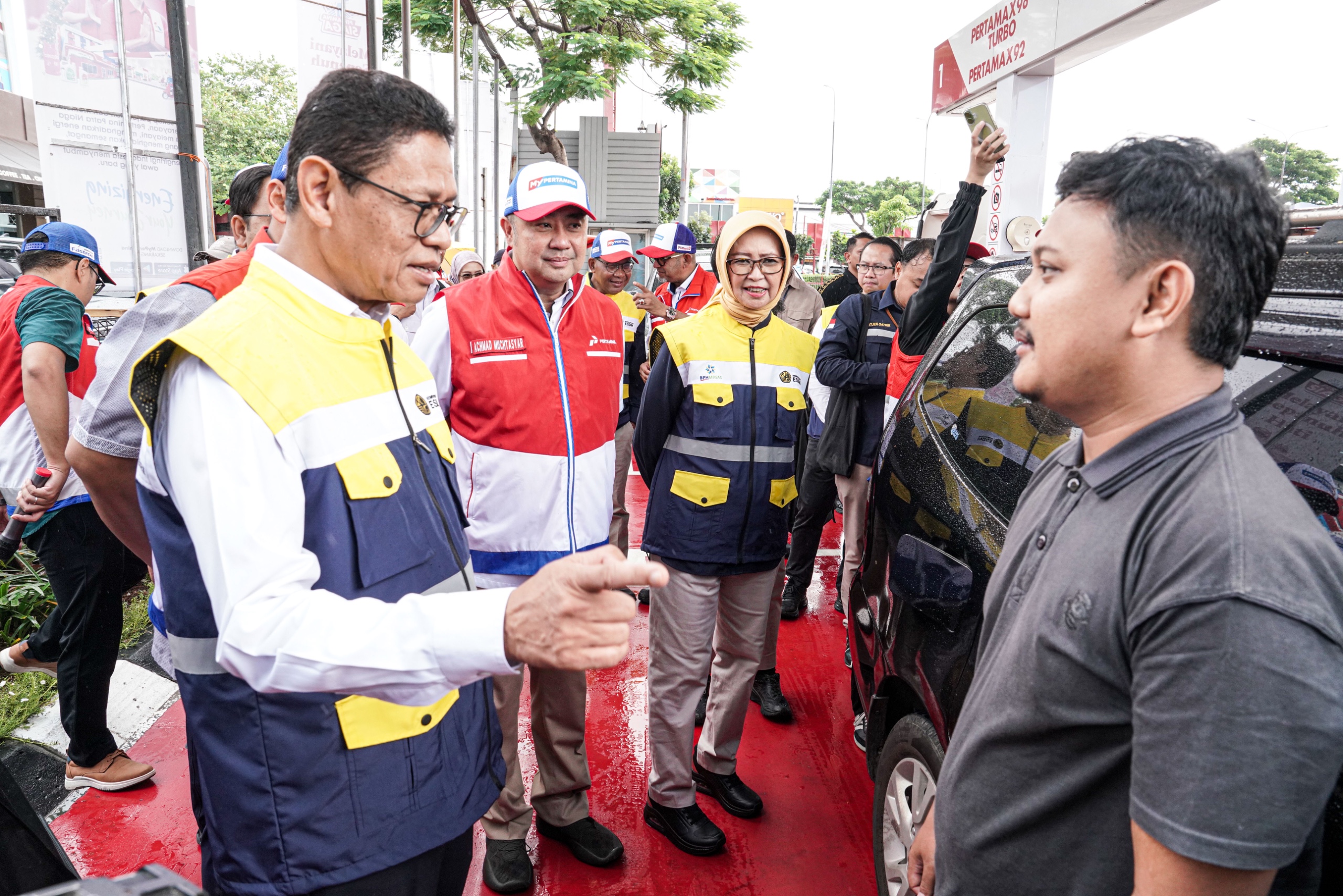 Pertamina Patra Niaga Siap Melayani Sepenuh Hati Jelang Libur Nataru, Wamen ESDM Tinjau Layanan di Rest Area KM 57 dan Fuel Terminal Cikampek