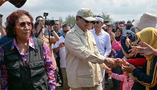 Menhan Prabowo Beri Bantuan Kapal ke Nelayan di Pangandaran