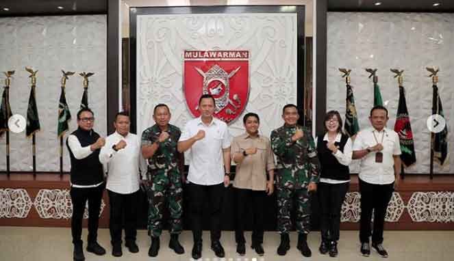 AHY Serahkan Sertipikat Hak Pakai Markas Kogabwilhan II ke TNI