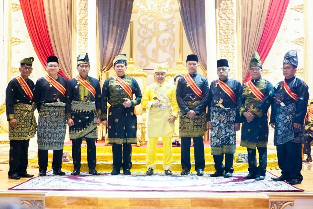 Ketua MPR RI Bamsoet dan Putra Sulung Megawati Soekarno Putri, Mohammad Rizki Pratama (Tatam) Mendapat Gelar Dato’ Sri Utama dari Sultan Kotapinang XIV